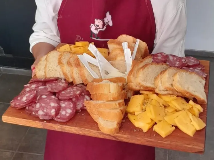 Tabla crespón con fiambres y quesos para catering en Córdoba